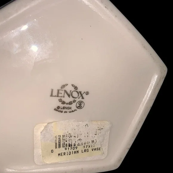 LENOX  Meridian Large VaseRibbed with Flared Top Gold Trim Top 11" 1991 - Picture 4 of 4